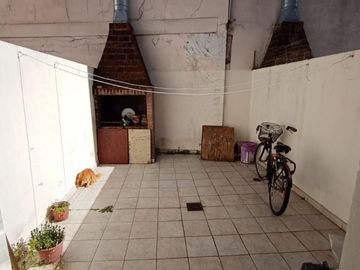 Triplex 4 amb. c/patio
