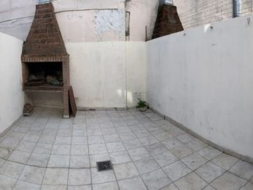 Triplex 4 amb. c/patio