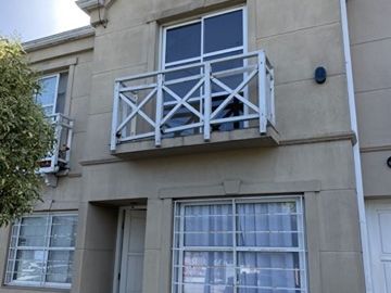 Triplex 4 amb. c/patio