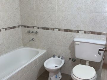Triplex 4 amb. c/patio