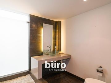 ILUMINADA CASA EN VENTA DE 520MTS ZONA PARQUES PRIVADOS SAN ISIDRO CERCA AL GOLF