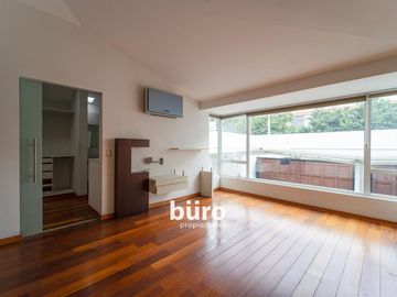 ILUMINADA CASA EN VENTA DE 520MTS ZONA PARQUES PRIVADOS SAN ISIDRO CERCA AL GOLF