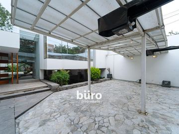 ILUMINADA CASA EN VENTA DE 520MTS ZONA PARQUES PRIVADOS SAN ISIDRO CERCA AL GOLF
