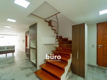 ILUMINADA CASA EN VENTA DE 520MTS ZONA PARQUES PRIVADOS SAN ISIDRO CERCA AL GOLF