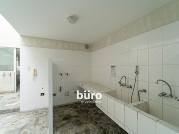 ILUMINADA CASA EN VENTA DE 520MTS ZONA PARQUES PRIVADOS SAN ISIDRO CERCA AL GOLF