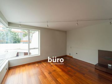 ILUMINADA CASA EN VENTA DE 520MTS ZONA PARQUES PRIVADOS SAN ISIDRO CERCA AL GOLF