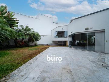 ILUMINADA CASA EN VENTA DE 520MTS ZONA PARQUES PRIVADOS SAN ISIDRO CERCA AL GOLF