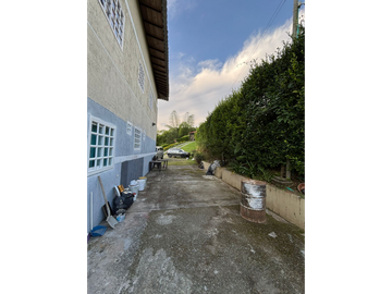 Venta Casa Campestre vía Calarcá a Barcelona. Quindío. COD: 8360878