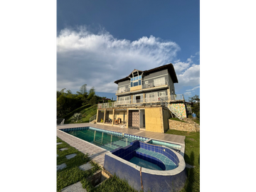 Venta Casa Campestre vía Calarcá a Barcelona. Quindío. COD: 8360878