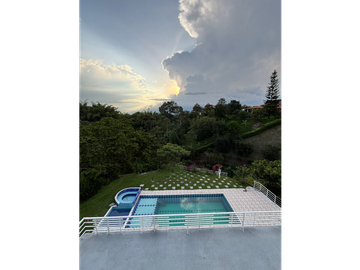 Venta Casa Campestre vía Calarcá a Barcelona. Quindío. COD: 8360878
