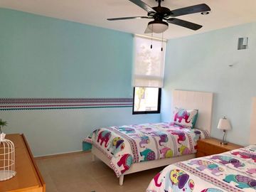 Casa en Preventa de 3 Recámaras  y doble altura en Real Montejo, Amaral Malva