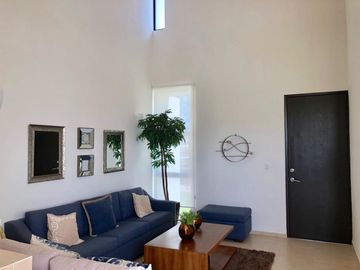 Casa en Preventa de 3 Recámaras  y doble altura en Real Montejo, Amaral Malva