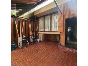 HERMOSA CASA DE DOS PLANTAS - CATEGORÍA PREMIUM