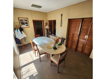 HERMOSA CASA DE DOS PLANTAS - CATEGORÍA PREMIUM