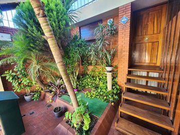 HERMOSA CASA DE DOS PLANTAS - CATEGORÍA PREMIUM