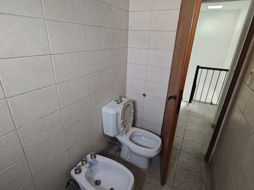 DUPLEX COMPLEJO INTERNO EN VENTA CALLE LAPRIDA AL 700