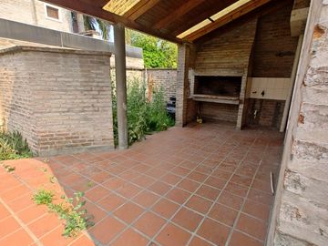 DUPLEX COMPLEJO INTERNO EN VENTA CALLE LAPRIDA AL 700