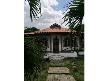 VENTA DE HERMOSA CASA  SEMI CAMPESTRE PENONOMÉ