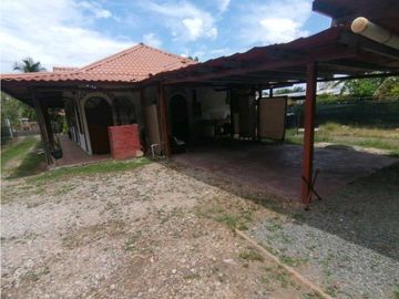 VENTA DE HERMOSA CASA  SEMI CAMPESTRE PENONOMÉ