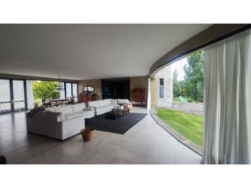 LOS ACANTILADOS - MAGNIFICA RESIDENCIA SOBRE PARQUE DE 23.900 M2