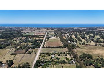 LOS ACANTILADOS - MAGNIFICA RESIDENCIA SOBRE PARQUE DE 23.900 M2