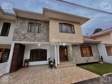 CASA DE VENTA EN URB CERRADA SECTOR  CDLA DE LOS INGENIEROS