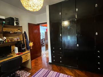 Casa PH en venta en Bernal Oeste