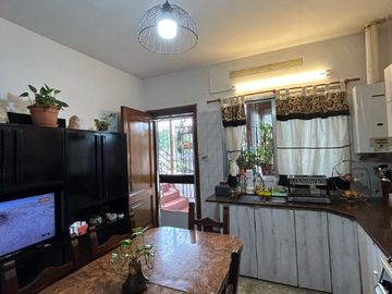 Casa PH en venta en Bernal Oeste