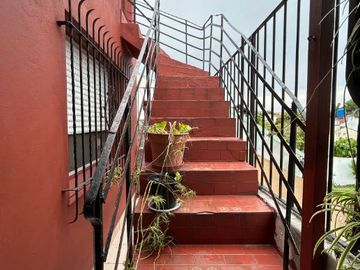 Casa PH en venta en Bernal Oeste