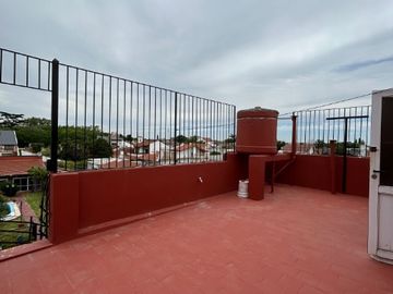 Casa PH en venta en Bernal Oeste