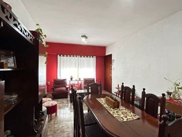 Casa PH en venta en Bernal Oeste