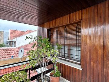 Casa PH en venta en Bernal Oeste