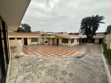 Terreno de oportunidad ideal para proyecto comercial o habitacional en Urdesa