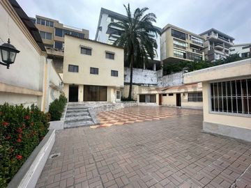 Terreno de oportunidad ideal para proyecto comercial o habitacional en Urdesa