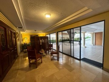 Terreno de oportunidad ideal para proyecto comercial o habitacional en Urdesa