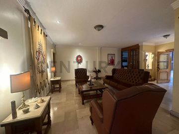 Terreno de oportunidad ideal para proyecto comercial o habitacional en Urdesa
