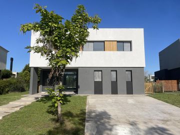 Casa en El Canton GOLF al agua