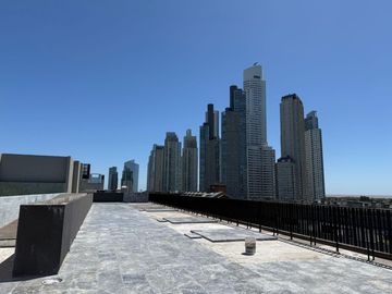 Departamento de dos ambientes en venta en Puerto Madero