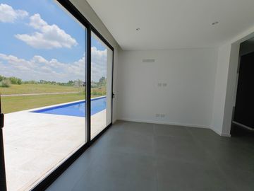 Casa con pileta en Pilara