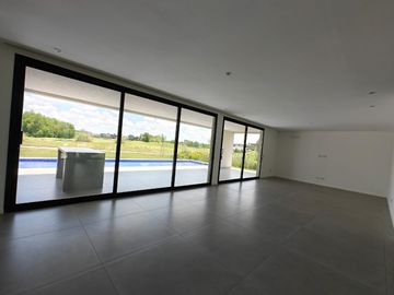 Casa con pileta en Pilara