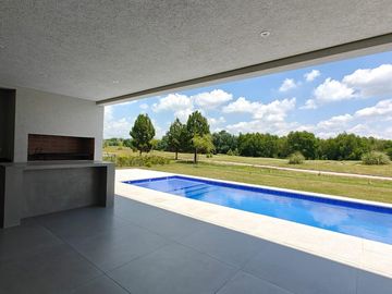 Casa con pileta en Pilara