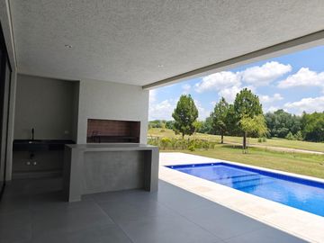 Casa con pileta en Pilara
