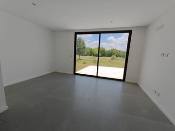 Casa con pileta en Pilara