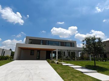 Casa con pileta en Pilara