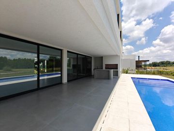 Casa con pileta en Pilara