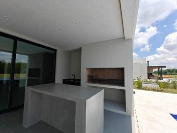 Casa con pileta en Pilara