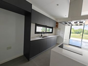 Casa con pileta en Pilara