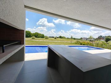 Casa con pileta en Pilara