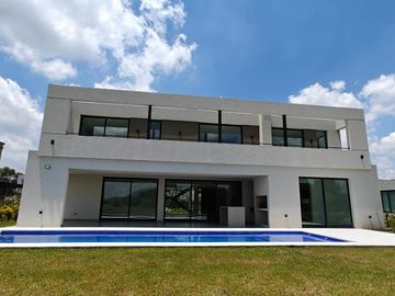 Casa con pileta en Pilara