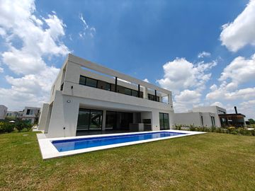 Casa con pileta en Pilara